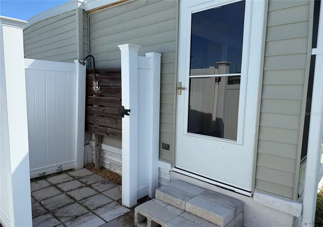 Photo 4 of Manufactured home for sale at 6150 Teahouse Rd, Venice, FL 34293 | MLS# N6145928 | Listing updated on 2026-09-26