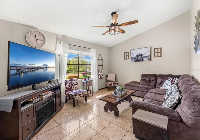 Photo 3 of Single family home for sale at 604 Tradewinds Dr, Deltona, FL 32738 | MLS# O6444855 | Listing updated on 2026-09-30