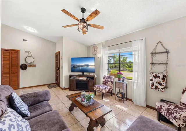 Photo 3 of Single family home for sale at 604 Tradewinds Dr, Deltona, FL 32738 | MLS# O6444855 | Listing updated on 2026-09-30