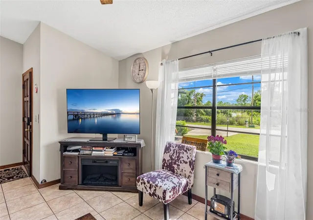 Photo 4 of Single family home for sale at 604 Tradewinds Dr, Deltona, FL 32738 | MLS# O6444855 | Listing updated on 2026-09-30