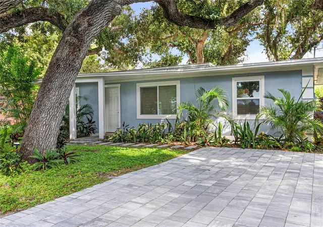 Photo 2 of Single family home for sale at 1112 Sunset Ave, Nokomis, FL 34275 | MLS# N6145930 | Listing updated on 2026-09-28
