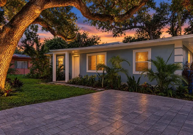 Photo 1 of Single family home for sale at 1112 Sunset Ave, Nokomis, FL 34275 | MLS# N6145930 | Listing updated on 2026-09-28