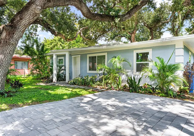 Photo 3 of Single family home for sale at 1112 Sunset Ave, Nokomis, FL 34275 | MLS# N6145930 | Listing updated on 2026-09-28