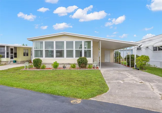 Photo 2 of Manufactured home for sale at 641 Mount Lancaster Ave Ne #637, Saint Petersburg, FL 33702 | MLS# TB8552208 | Listing updated on 2026-09-26