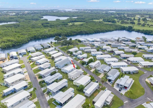 Photo 3 of Manufactured home for sale at 641 Mount Lancaster Ave Ne #637, Saint Petersburg, FL 33702 | MLS# TB8552208 | Listing updated on 2026-09-26