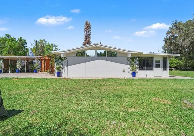 Photo 3 of Single family home for sale at 2207 Poinsettia Ln, Deland, FL 32724 | MLS# O6444863 | Listing updated on 2026-09-29