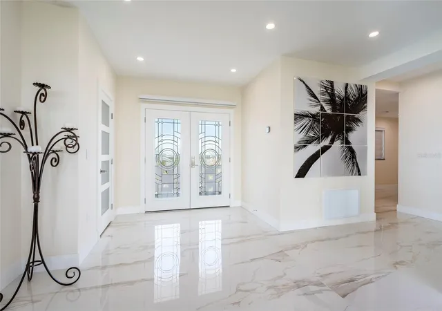 Photo 3 of Condo for sale at 1365 Snell Isle Blvd NE #9A, Saint Petersburg, FL 33704 | MLS# W7889837 | Listing updated on 2026-10-20