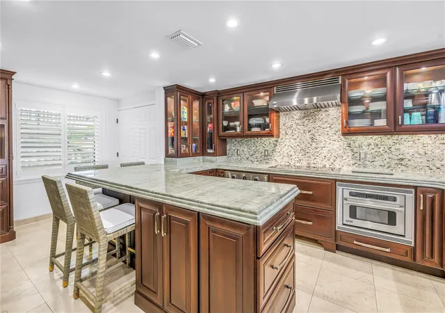 Listing Photo 4 - Condo for sale in building located at 6600 Sunset Wy, St. Pete Beach, FL 33706 - Unit #408