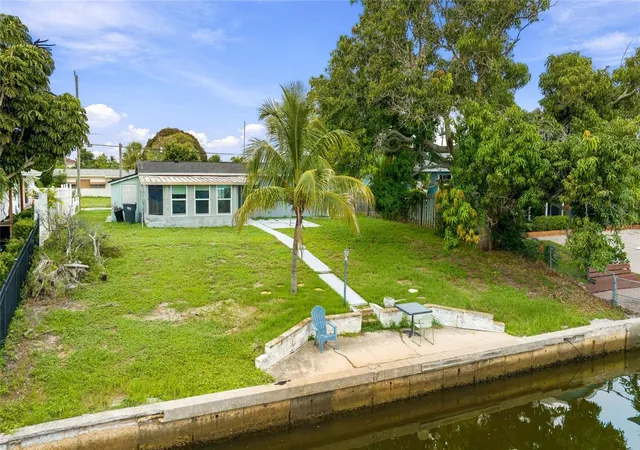 Photo 2 of Single family home for sale at 6815 Georgia Ave, Bradenton, FL 34207 | MLS# A4707447 | Listing updated on 2026-10-08