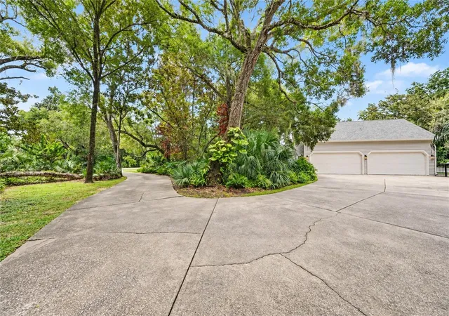 Photo 3 of Single family home for sale at 649 Charmagne Ln, Port Orange, FL 32127 | MLS# O6444876 | Listing updated on 2026-10-07