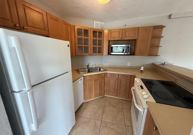 Photo 3 of Condo for sale at 3315 58th Avenue S #114, Saint Petersburg, FL 33712 | MLS# W7889839 | Listing updated on 2026-10-13