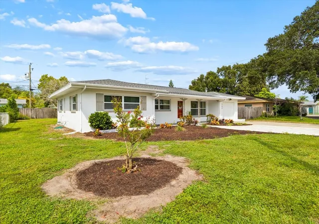 Photo 3 of Single family home for sale at 732 Keene Rd, Largo, FL 33771 | MLS# TB8552249 | Listing updated on 2026-10-29