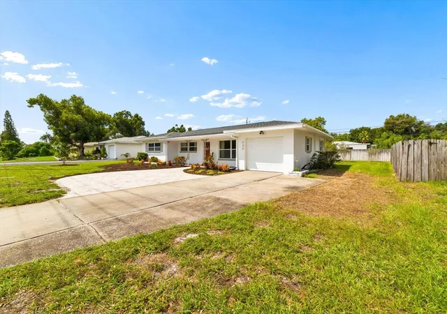Photo 4 of Single family home for sale at 732 Keene Rd, Largo, FL 33771 | MLS# TB8552249 | Listing updated on 2026-10-29