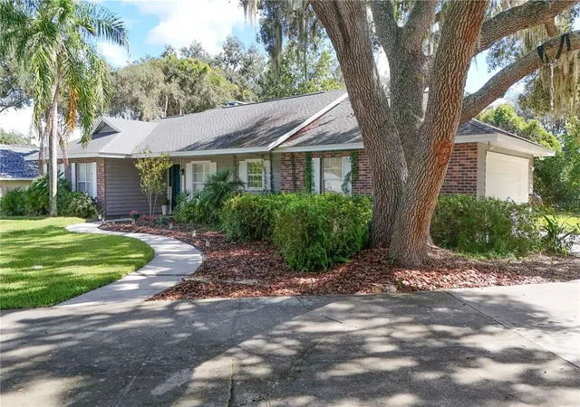 Photo 3 of Single family home for sale at 33014 Karl Ct, Leesburg, FL 34788 | MLS# O6444895 | Listing updated on 2026-09-26