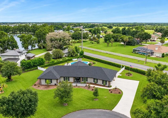 Photo 1 of Single family home for sale at 37 Lake Eloise Ln, Winter Haven, FL 33884 | MLS# P4940000 | Listing updated on 2026-10-02