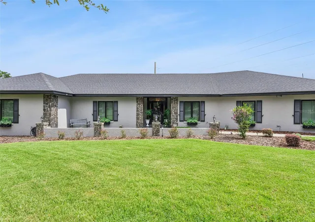 Photo 3 of Single family home for sale at 37 Lake Eloise Ln, Winter Haven, FL 33884 | MLS# P4940000 | Listing updated on 2026-10-02