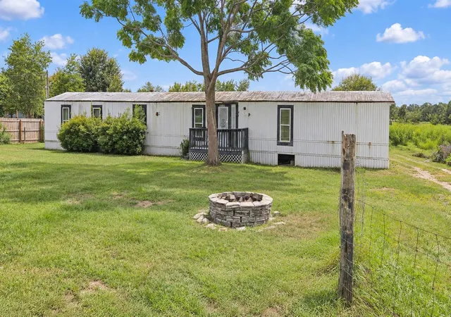 Photo 2 of Manufactured home for sale at 2350 Se 170th Lane, Summerfield, FL 34491 | MLS# OM732902 | Listing updated on 2026-09-26