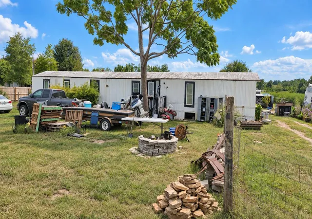 Photo 3 of Manufactured home for sale at 2350 SE 170th Lane, Summerfield, FL 34491 | MLS# OM732902 | Listing updated on 2026-09-26