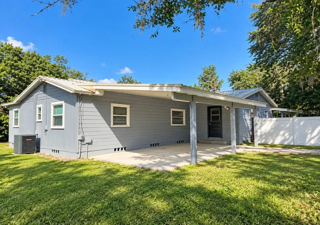 Photo 4 of House for sale at 1618 Magnolia Ave, Deland, FL 32724 | MLS# O6444906 | Listing updated on 2026-09-30