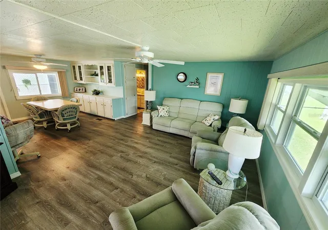 Photo 3 of Manufactured home for sale at 603 Cyprus Ct, Bradenton, FL 34207 | MLS# A4707461 | Listing updated on 2026-10-06