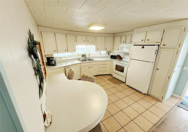 Photo 3 of Manufactured home for sale at 603 Cyprus Ct, Bradenton, FL 34207 | MLS# A4707461 | Listing updated on 2026-10-06
