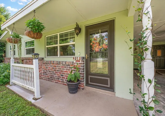 Photo 2 of Single family home for sale at 1907 Lakewood Dr, Clearwater, FL 33763 | MLS# TB8552270 | Listing updated on 2026-10-06