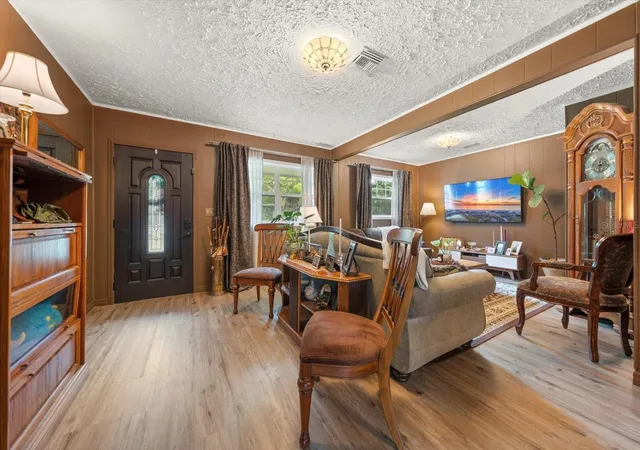 Photo 3 of Single family home for sale at 1907 Lakewood Dr, Clearwater, FL 33763 | MLS# TB8552270 | Listing updated on 2026-10-06
