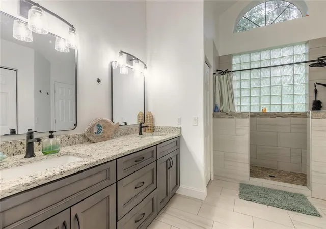 Photo 3 of Single family home for sale at 817 Bayridge Ln, Port Orange, FL 32127 | MLS# V4951518 | Listing updated on 2026-10-07