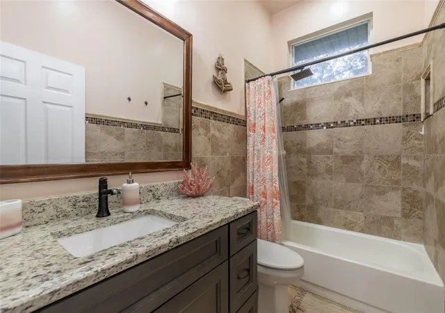 Photo 3 of Single family home for sale at 817 Bayridge Ln, Port Orange, FL 32127 | MLS# V4951518 | Listing updated on 2026-10-07