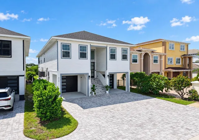 Photo 1 of Single family home for sale at 526 Estuary Shore Ln, Apollo Beach, FL 33572 | MLS# TB8552278 | Listing updated on 2026-10-03