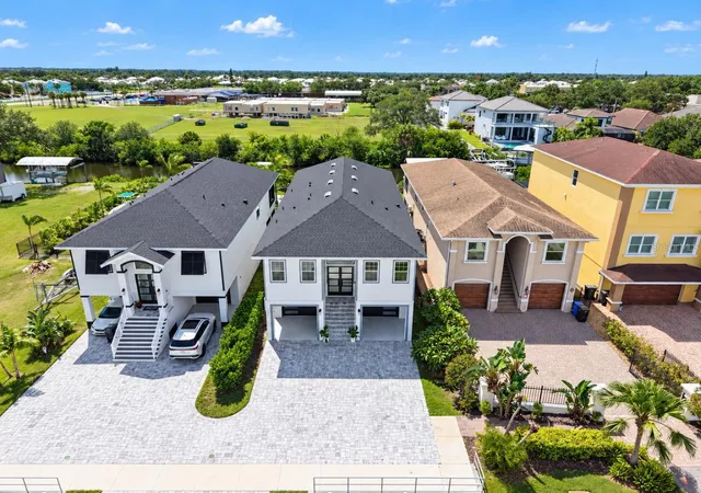 Photo 3 of Single family home for sale at 526 Estuary Shore Ln, Apollo Beach, FL 33572 | MLS# TB8552278 | Listing updated on 2026-10-03