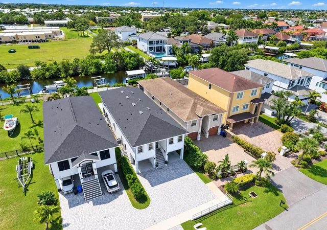 Photo 4 of Single family home for sale at 526 Estuary Shore Ln, Apollo Beach, FL 33572 | MLS# TB8552278 | Listing updated on 2026-10-03