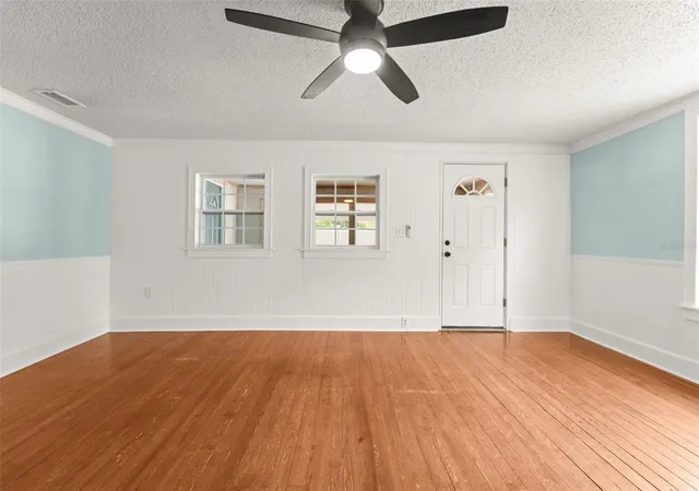Photo 4 of Single family home for sale at 1619 7th Avenue N, Saint Petersburg, FL 33713 | MLS# TB8552280 | Listing updated on 2026-09-29