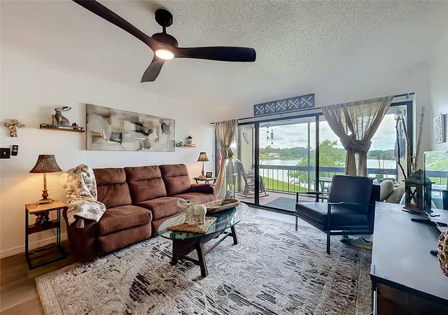 Listing Photo 5 - Condo for sale in building located at 574 Orange Dr, ALTAMONTE SPRINGS, FL 32701 - Unit #78