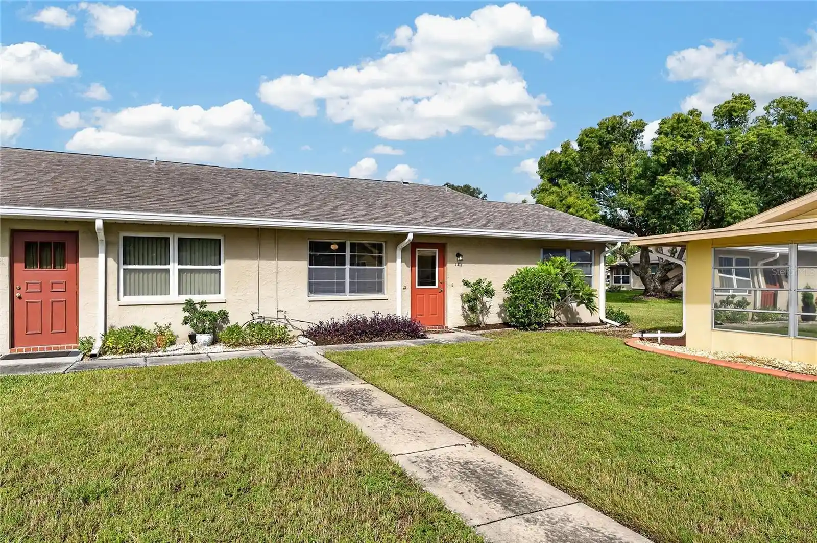 Listing Photo 2 - Condo for sale in 1904 Canterbury Ln located at 1904 Canterbury Ln, SUN CITY CENTER, FL 33573 - Unit #18