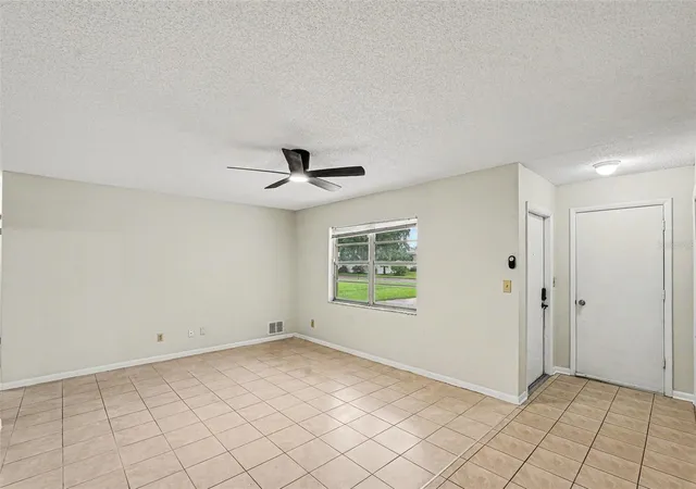 Photo 3 of Single family home for sale at 1122 Estatewood Dr, Brandon, FL 33510 | MLS# TB8552293 | Listing updated on 2026-10-08