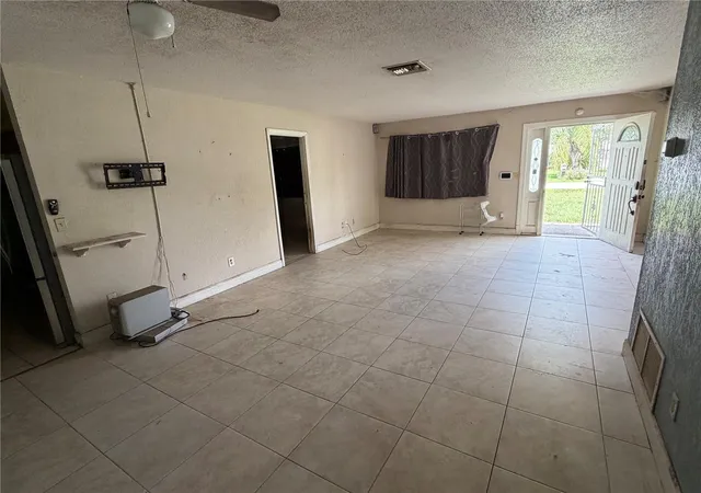 Photo 4 of Single family home for sale at 2828 Floral Way, Apopka, FL 32703 | MLS# O6444941 | Listing updated on 2026-10-01