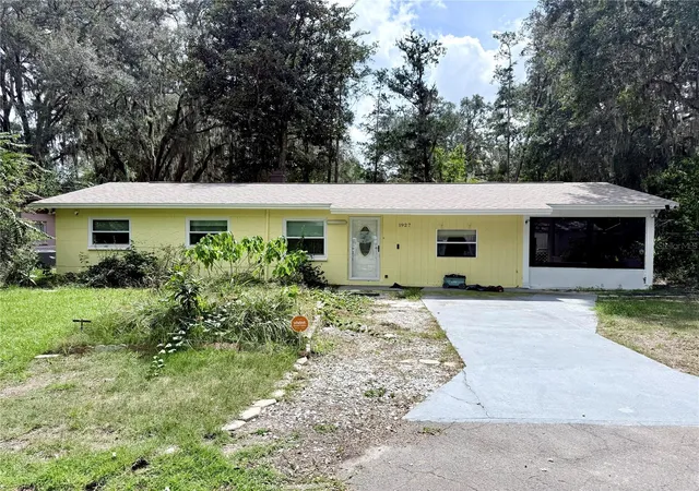 Photo 1 of Single family home for sale at 1927 Nw 32nd Place, Gainesville, FL 32605 | MLS# GC543803 | Listing updated on 2026-09-29