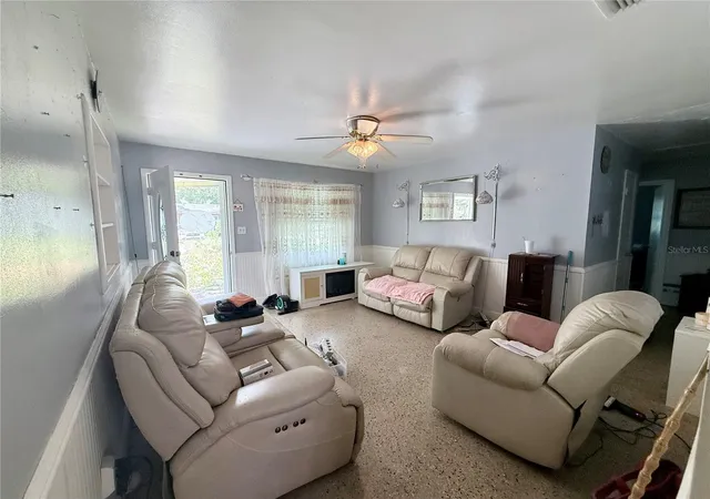 Photo 3 of Single family home for sale at 1927 Nw 32nd Place, Gainesville, FL 32605 | MLS# GC543803 | Listing updated on 2026-09-29