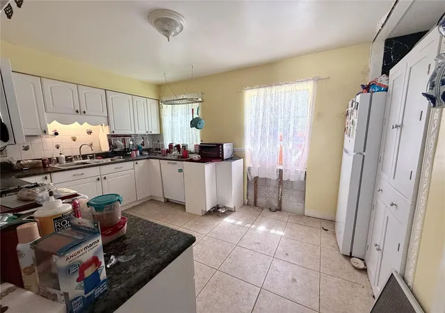 Photo 4 of Single family home for sale at 1927 NW 32nd Place, Gainesville, FL 32605 | MLS# GC543803 | Listing updated on 2026-09-29