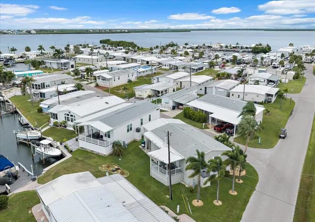 Manufactured home for sale at 298 Bahama Dr, PALMETTO, FL 34221 | MLS# A4707482
