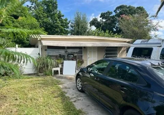 Photo 1 of Sale Pending at 10523 111th Terrace N, Largo, FL 33773 | MLS# A4707487 | Listing updated on 2026-10-08