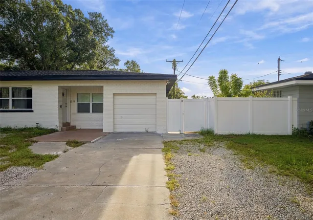 Photo 2 of House for sale at 4713 N Rome Ave, Tampa, FL 33603 | MLS# TB8552340 | Listing updated on 2026-10-23
