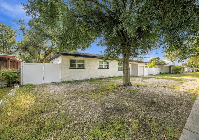 Photo 3 of House for sale at 4713 N Rome Ave, Tampa, FL 33603 | MLS# TB8552340 | Listing updated on 2026-10-23