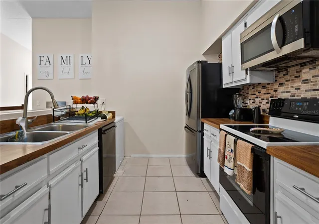 Photo 3 of Townhouse for sale at 167 Clear Lake Cir, Sanford, FL 32773 | MLS# O6444977 | Listing updated on 2026-10-08