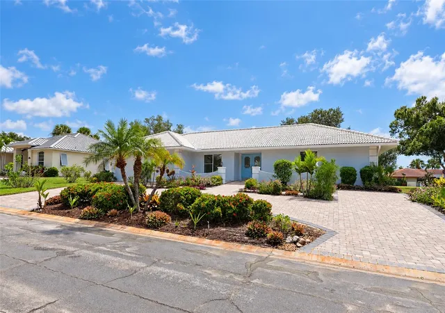 Photo 2 of Sale Pending at 155 Sea Anchor Dr, Osprey, FL 34229 | MLS# A4707489 | Listing updated on 2026-10-02