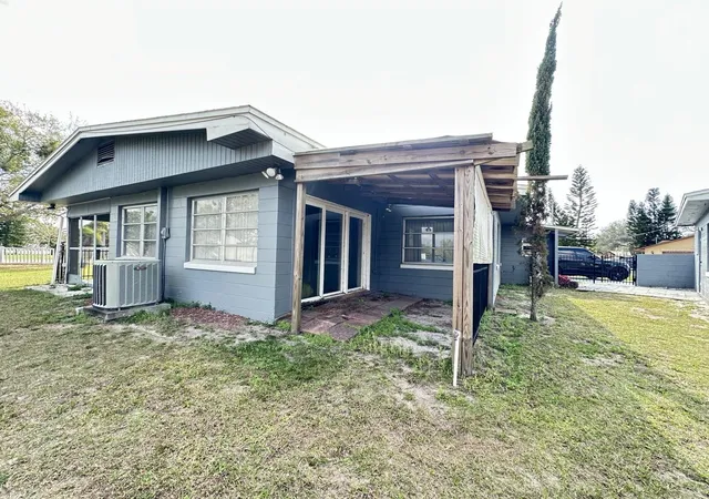 Photo 1 of Single family home for sale at 127 Lakeview Dr, Saint Cloud, FL 34769 | MLS# S5158340 | Listing updated on 2026-09-29