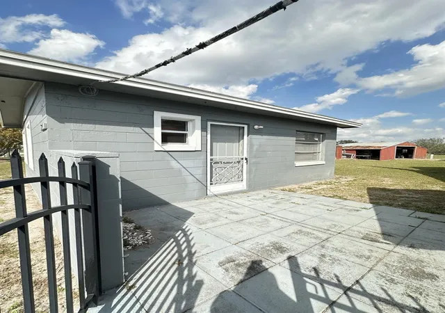 Photo 3 of Single family home for sale at 127 Lakeview Dr, Saint Cloud, FL 34769 | MLS# S5158340 | Listing updated on 2026-09-29