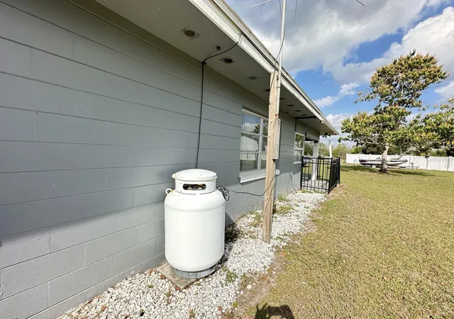 Photo 4 of Single family home for sale at 127 Lakeview Dr, Saint Cloud, FL 34769 | MLS# S5158340 | Listing updated on 2026-09-29