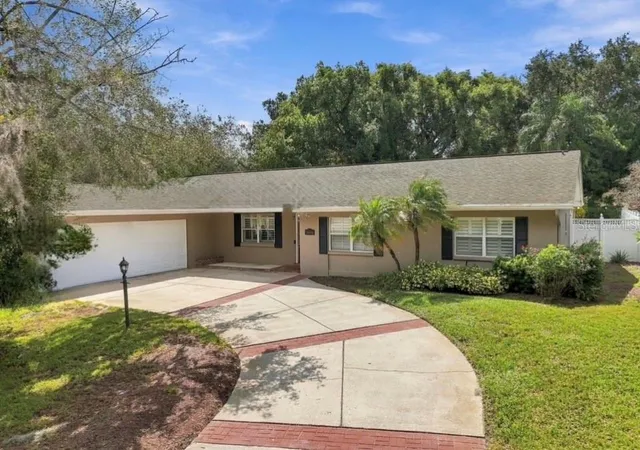 Photo 2 of Single family home for sale at 11626 Carrollwood Dr, Tampa, FL 33618 | MLS# TB8552346 | Listing updated on 2026-10-04